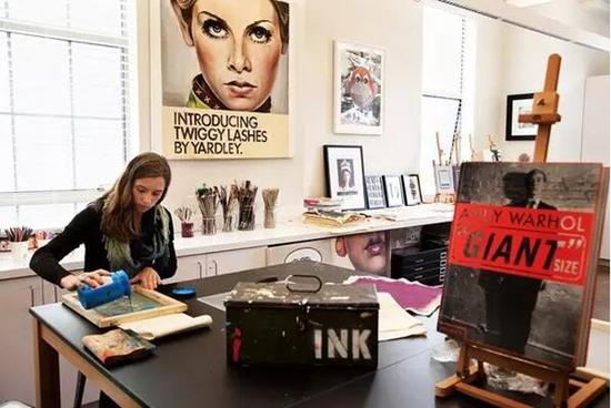 高中部的艺术创作教室。Photo by Gillian Laub for The New York Times