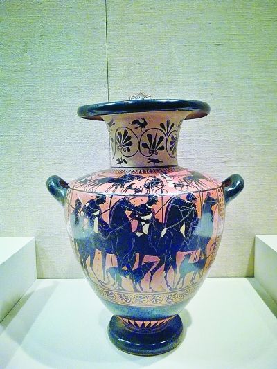 白底黑彩三耳陶瓶，约公元前510—前500年。胡静静摄 光明图片