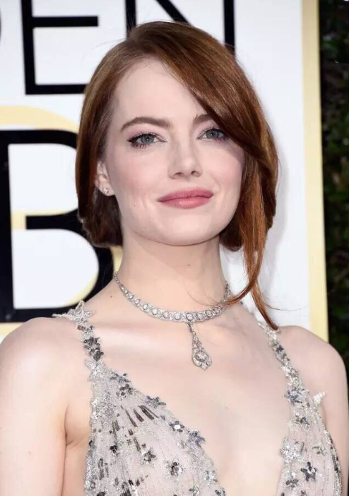 大赢家石头姐Emma Stone佩戴的是一条爱德华时期的钻石项链