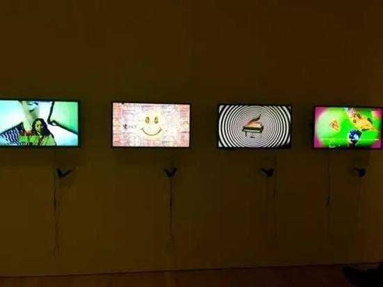 《某物之道》，羅納·密爾斯（Ways of Something, Lorna Mills），2014-15