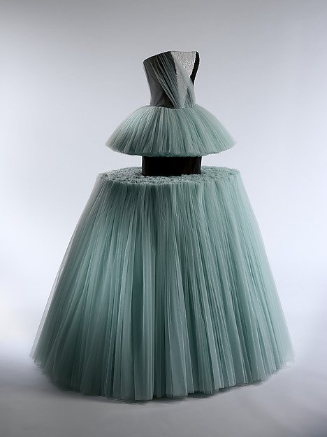 Viktorand Rolf， 《Ball gown》， spring/summer 2010。图片：The Metropolitan Museum of Art