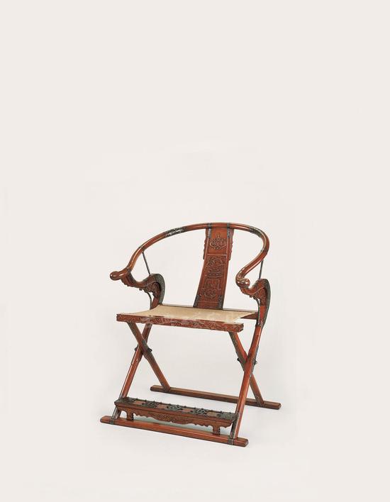 　　16-17世纪 黄花梨交椅，原美国加州中国古典家具博物馆藏品，在1996年纽约佳士得拍卖中，拍出53.05万美元的价格。