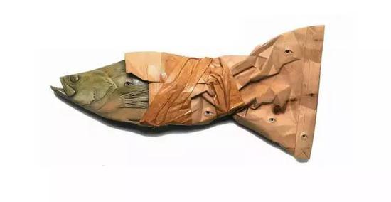 《鱼》 25×43×10cm 木、玻璃 2011年