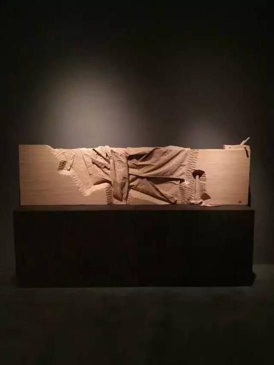 《雕塑家之躯》木 250×70×12cm 2016年