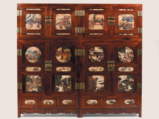 顶箱柜一对，中国北方，十七世纪，黄花梨，高258 x 宽141 x 深63公分