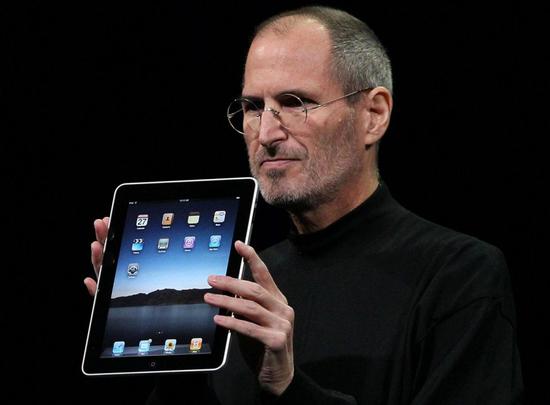 Steve Jobs在2010年1月首次介绍iPad的发布会上