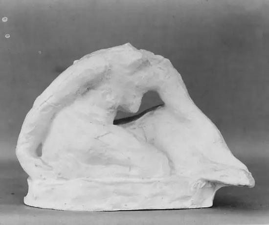 《年轻女子》（Young woman），石膏，1912