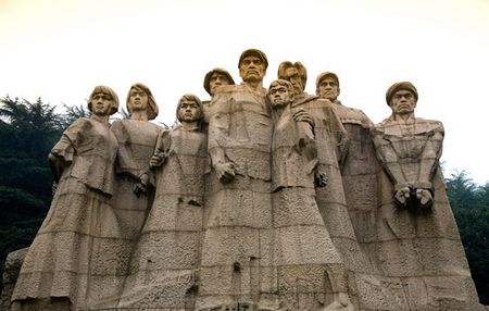 雨花台革命烈士纪念碑群雕《先驱者》
