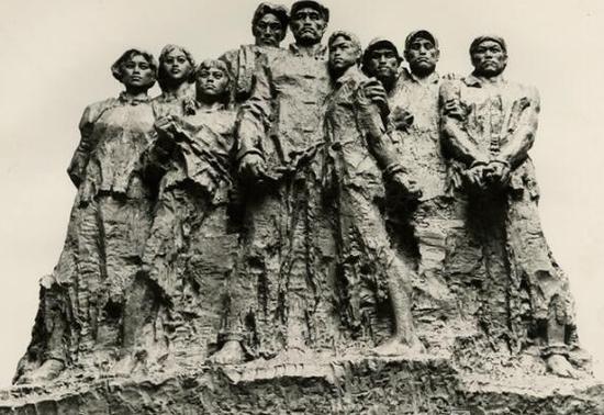 《南京雨花台纪念碑》(后改名为《先驱者》) 稿之二 泥巴 1977