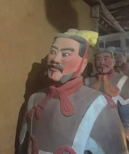 这个兵马俑,不仅双眼皮还自带眼线