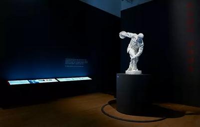 2012年在大英博物馆展出《衣纹研究》