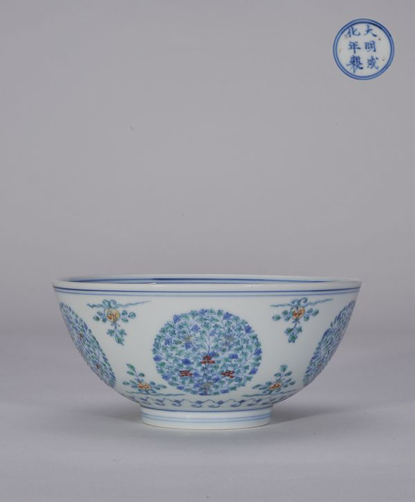 清康熙 斗彩花卉纹碗 D:18.6cm
来源:国营文物店旧藏