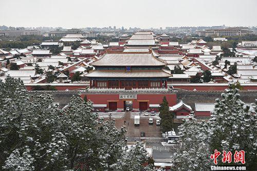资料图：雪中银装素裹的故宫。中新网记者 金硕 摄