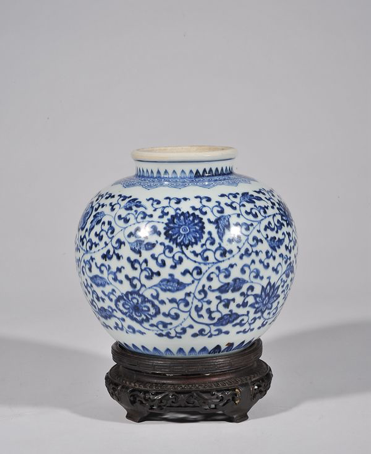 清雍正 青花缠枝莲纹苹果尊 H:19cm