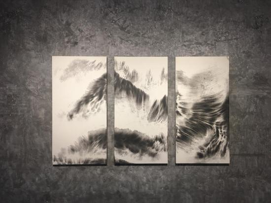 韩言松，无题，纸本水墨，132×65cm×3，2015