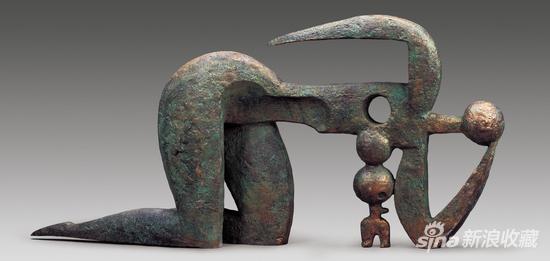 《Mother and baby》；Material： bronze；Size 152×30×70cm；Time 2001