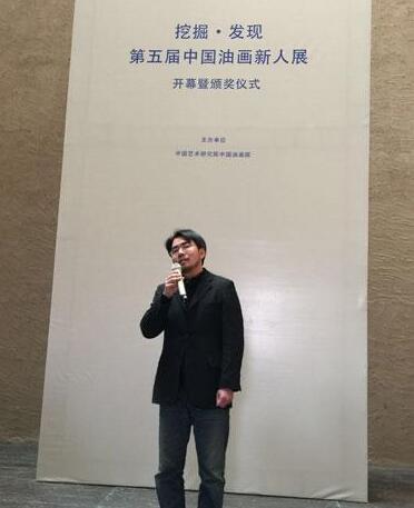 中国油画院特邀青年艺术家代表新人展组委会成员胡昌茕发言