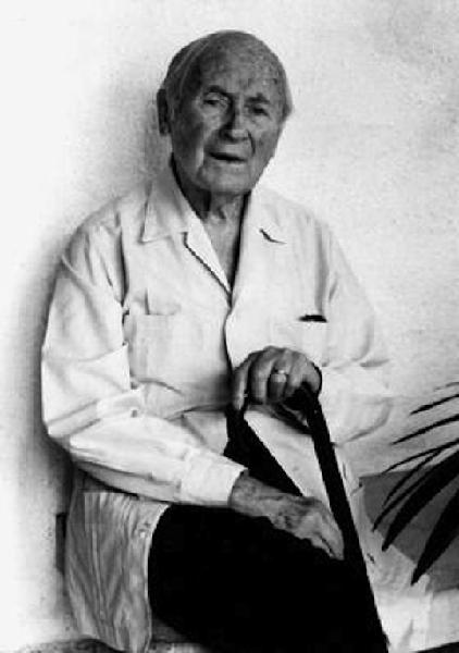 　　胡安·米罗 (1893 - 1983)， 西班牙画家、雕塑家、版画家、陶艺家。 图片来源：Rue des Archives_RDA
