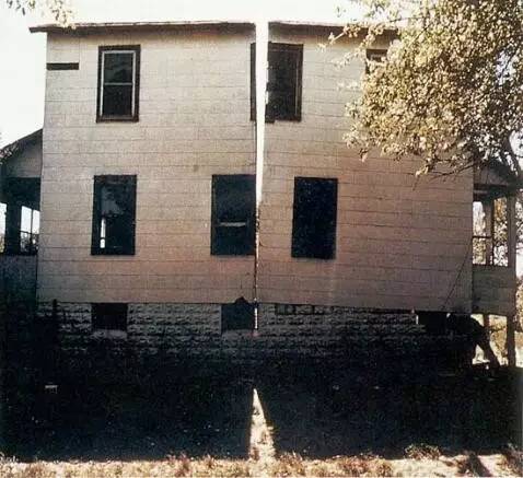 Gordon Matta Clark， 撕裂， 1974.