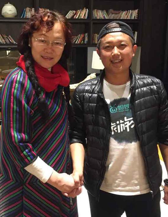 右：蚂蚁帮创始人张敬德 左：瞿金叶 甘肃四方集团董事长