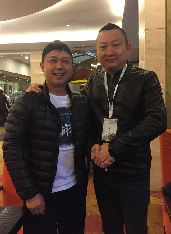 左：蚂蚁帮创始人张敬德 右：陈琦 陕西省香港大秦娱乐文化发展集团有限公司董事长