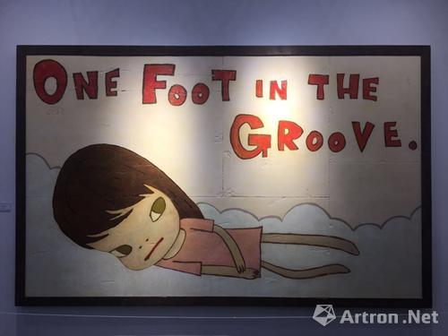 奈良美智的作品《ONE FOOT in the Groove(For Donnie Fritts)》