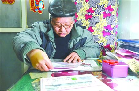 每天,老王都会花几个小时的时间整理收藏
