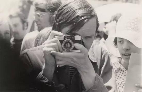 Bill Cunningham with his first camera，1967