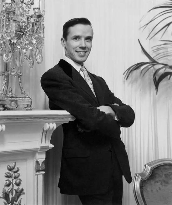 Bill Cunningham in his hat salon, 1957