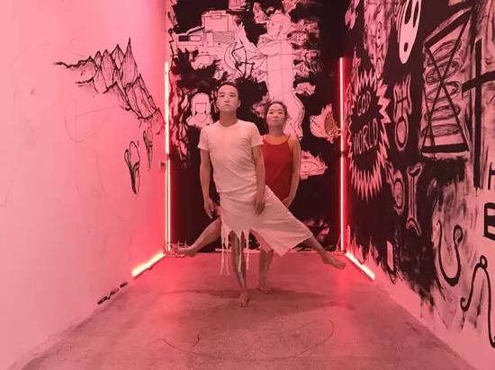 青莲舞踏于2016年11月26日与dRoom第一期“超常感知”项目合作现场