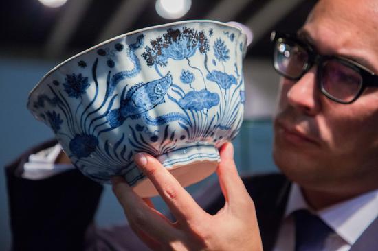 苏富比中国艺术品春拍 明宣德青花鱼藻纹碗