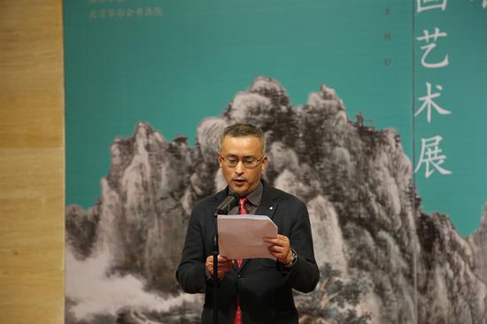 家属代表、深圳深装总公司总经理汪欣早先生致辞