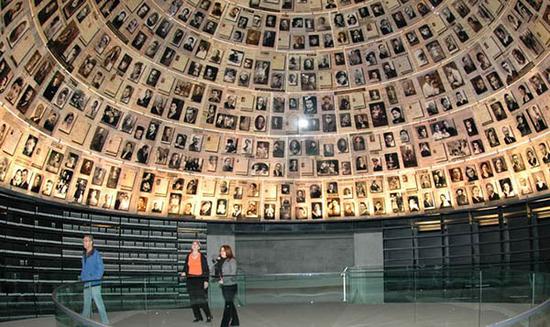 大屠杀博物馆震撼的照片墙