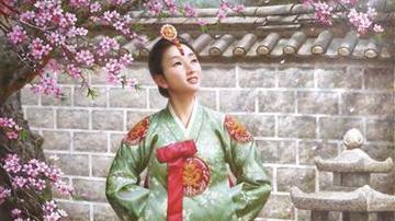 高端油画白菜价 朝鲜艺术家戏言拿画换大米
