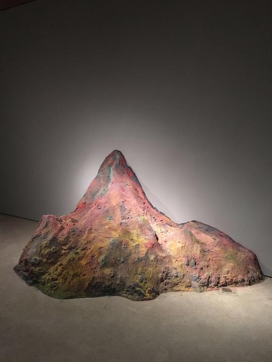法布里斯?克鲁
《蛋糕山》
综合材料
140×270×170 cm
2017年
作品由艺术家提供，格勒诺布尔
