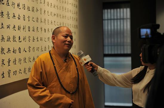 中国佛教图书文物馆常务副馆长永兴法师接受媒体采访