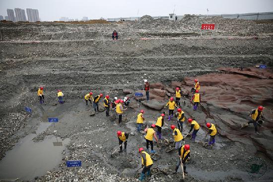 发掘场景(图片来源：江口沉银遗址水下考古队)