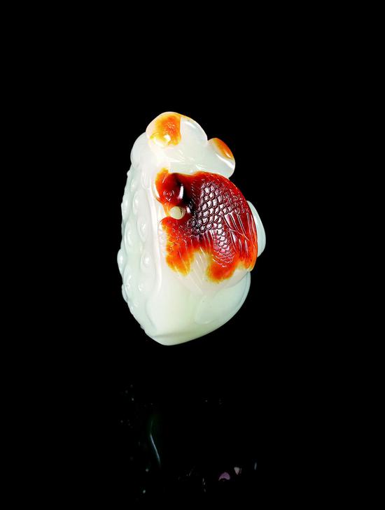 01862 瞿利军 和田玉籽料喜事连连把件
规格:4.3×3.0×2.4cm
重量:41.2g