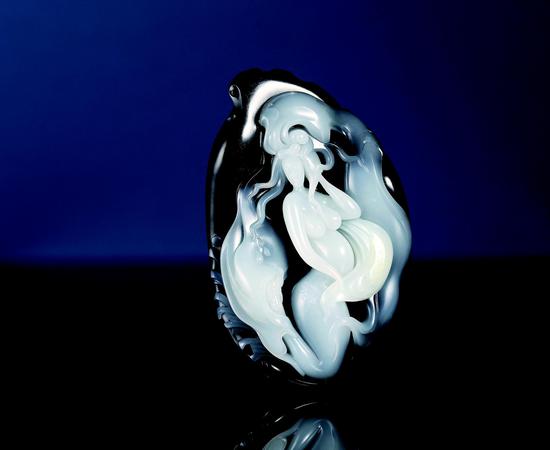 01872 杨中伟 和田玉青花籽料裸女
规格:9.1×5.7×2.4cm 独籽
重量:175g