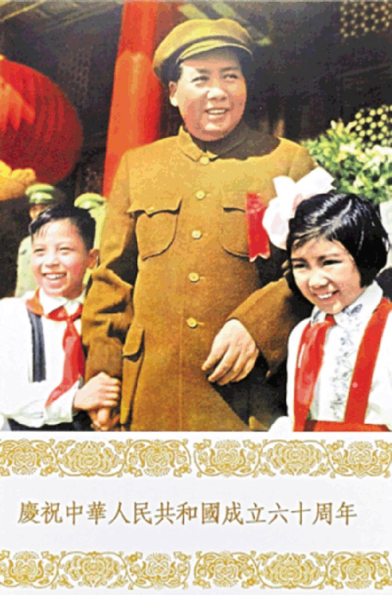 李毅华（左）在天安门城楼给毛主席献花的珍贵视频