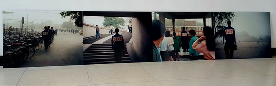 朱发东《此人出售》，1994，摄影，四联， 60x80cmx4