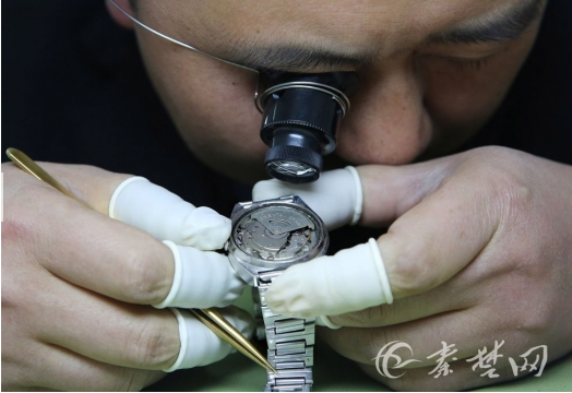 一块名贵的手表也需要收藏者时时保养爱护。