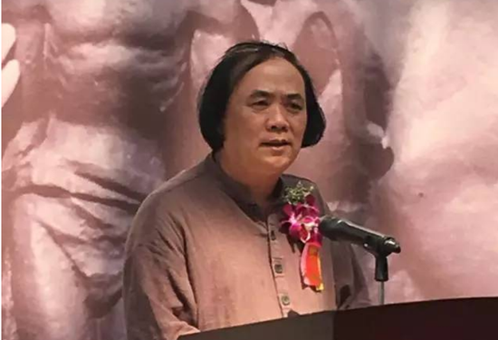 中国美术家协会理事、原海南省文联副主席、海南省美术家协会主席陈茂叶在开幕致辞