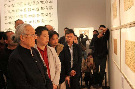 著名书法家张荣庆参观书法展