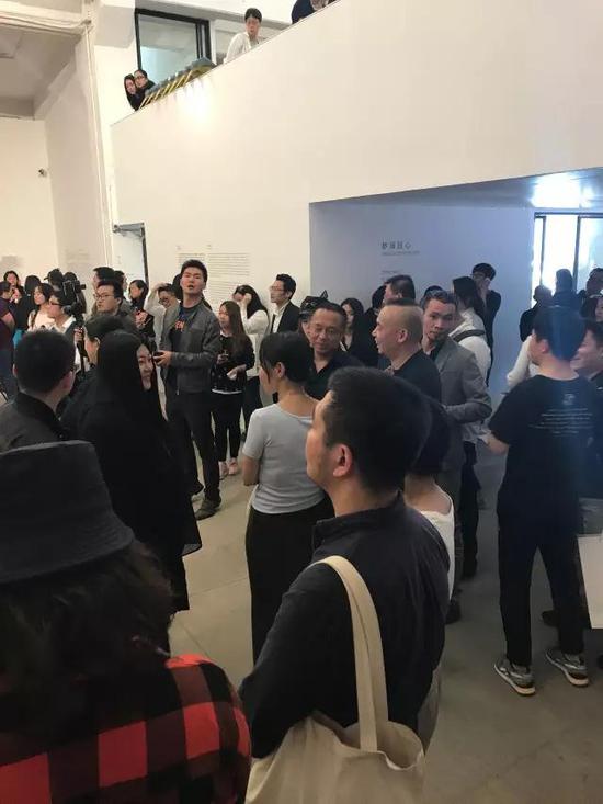 开幕现场大咖云集,观众络绎不绝