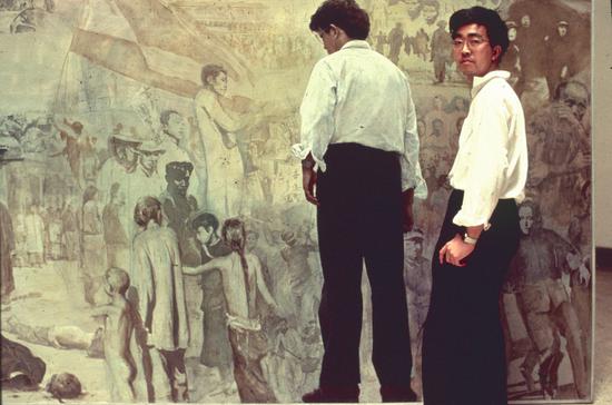 陈逸飞在画前, 摄影，尺寸可变，1980