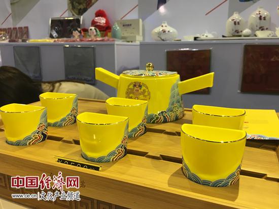 博物馆文创产品“金榜题名”茶具 中国经济网记者魏金金 摄