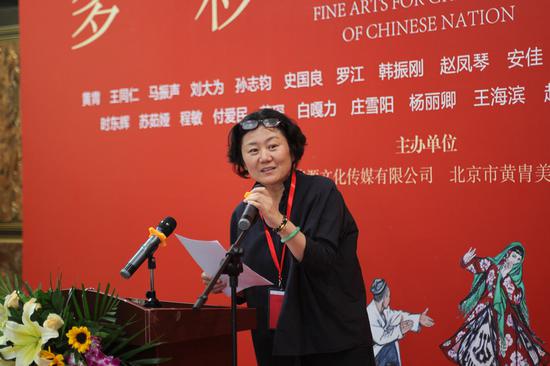 梁缨女士主持开幕式