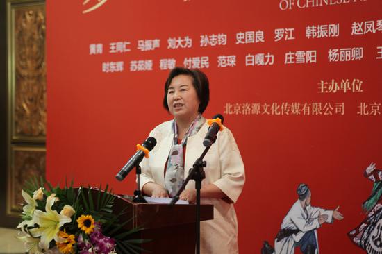 参展画家、女艺术家代表朴春子女士致辞