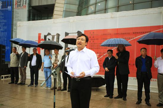 共青团江西省委副书记、江西省青年联合会主席孙鑫在展览开幕式上讲话